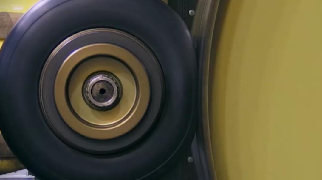 戰(zhàn)斗機輪胎的高抗沖擊強度 戰(zhàn)斗機輪胎的高抗沖擊強度