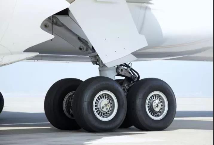 對航空輪胎在大載荷與高加速下進行動力特性測試 對航空輪胎在大載荷與高加速下進行動力特性測試