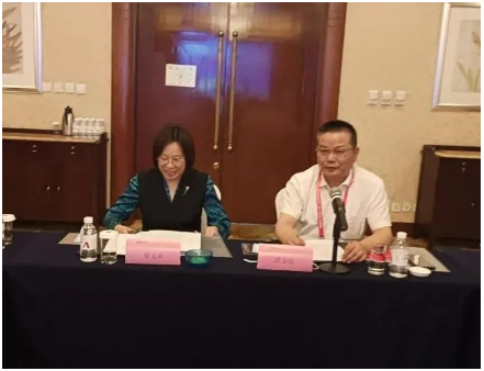   有企業(yè)代表指出，2018年3月份，在煤焦油價格3600元/噸時，炭黑售價8000元/噸左右，而現(xiàn)在煤焦油價格6000元/噸了，炭黑噸價卻沒有過萬元，這很不正常。